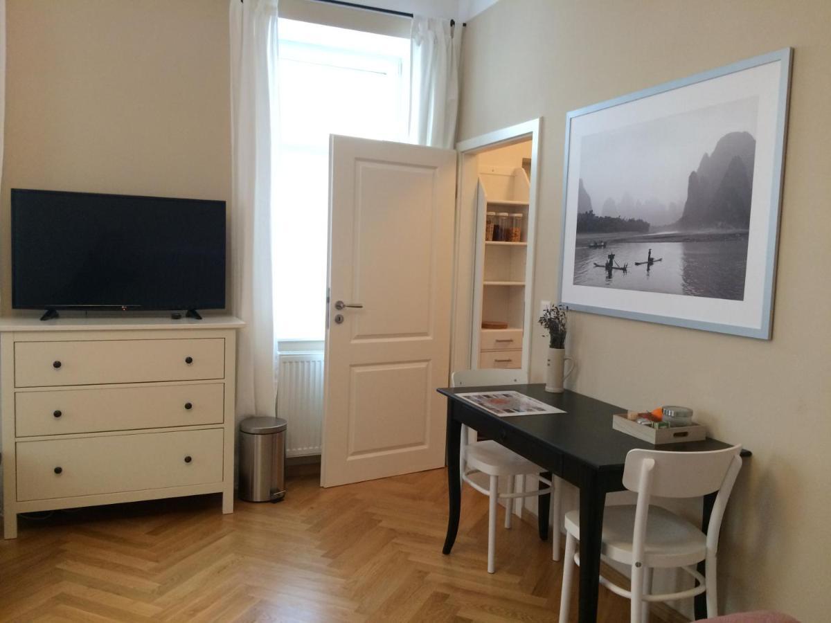 Studio U Parkplatz, Zentrale Ruhelage Neben Grunoase Apartamento Viena Exterior foto